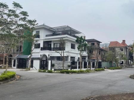 Mua nhà biệt thự chờ tăng giá để bán còn cho thuê lại là phụ