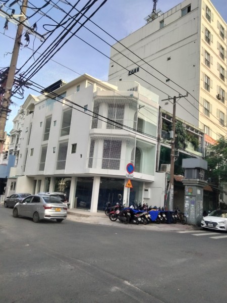 Nhà mới sửa xong cần cho thuê góc 2 Mặt tiền quận 1 làm văn phòng, cafe, nhà hàng 6x18m trống 135tr