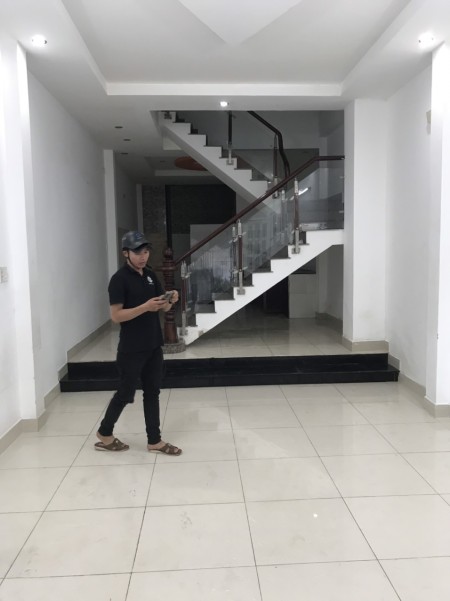 Cho thuê nhà 8m Tân kỳ Tân Quý, Tân Phú dt 70m2, 3 tầng 12 triệu/tháng