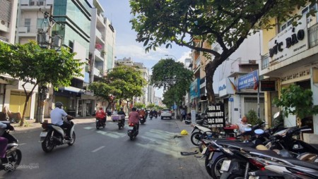Mặt tiền 111A Nguyễn Phi Khanh P. Tân Định, Quận 1, diện tích: 7.2 x 20m GIÁ 270TR