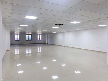 Cho thuê nhà mới nguyên căn thông sàn thang máy hiện đại ngõ 133 Thái Hà. 70m x 7t, mt 6m Giá 50tr, 70m2, 7 phòng ngủ,