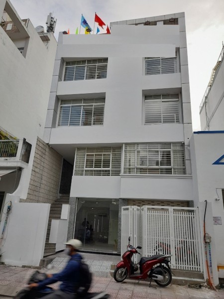 Nhà trung tâm quận 1 dành cho văn phòng, spa, thẩm mỹ quán cafe 8x20m 4 tầng có chỗ để xe