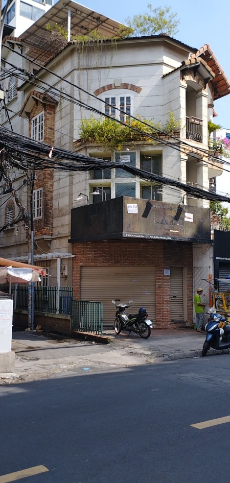 cho thuê nhà nguyên căn góc 2 MT Huỳnh Văn Bánh p11 q.PN 6x20m 4 tầng chỉ 50 triệu thương lượng