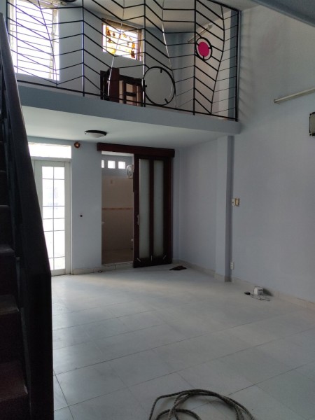 Cho thuê nhà mặt tiền khu vực sầm uất, thuận tiện kinh doanh mua bán.