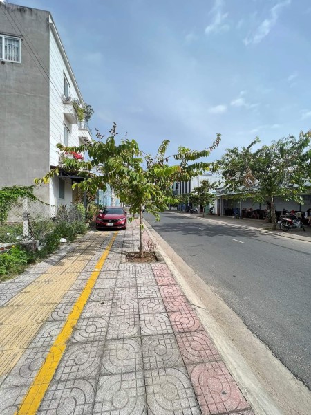 Cần cho thuê 02 căn nhà Mặt tiền phường 2 Phan Chu Trinh và Lương Văn Can, 200m2, 3 phòng ngủ, 3 toilet