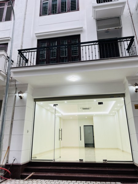 Cho thuê LK 90 Nguyễn Tuân nhà mới thông sàn thang máy hiện đại. DT 70m x 5,5 tầng, mt 6m. Giá 45tr, 70m2, ,