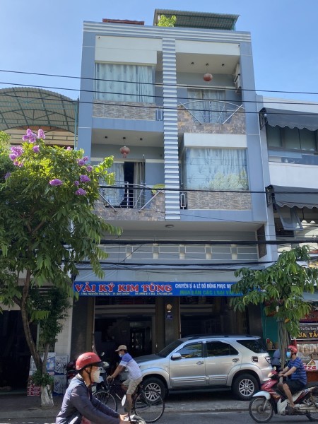Cho thuê nhà mặt tiền 2 gian đường Nguyễn Thái Học giá tốt, 96m2, 7 phòng ngủ, 3 toilet