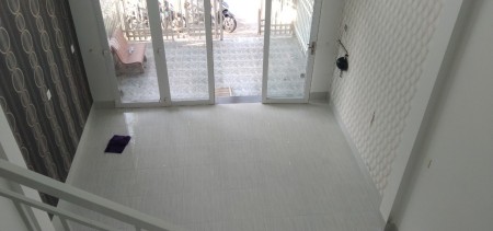 Cho thuê nhà Cấp 3 ngay trung tâm TP Sa Đéc giá tốt, 85m2, 2 phòng ngủ, 2 toilet
