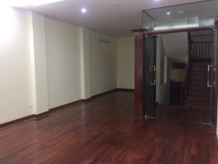 Cho thuê shophouse lô góc 3 mặt thoáng Thành Phố Giao Lưu. DT 200m x 5 nổi 1 hầm. Giá 75tr có TL.