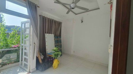 Nhà 1 trệt 2 lầu hẻm xe hơi sát trường Hoa Lư Quang Trung