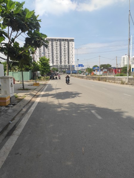 Cho thuê nhà MT đường Liên Phường, thích hợp làm văn phòng đại diện, kinh doanh buôn bán 30tr/tháng