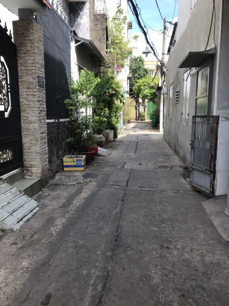 Nhà cho thuê nguyên căn hẻm 392 Cao Thắng Q10 11 triệu.4x15m ,3pn,2vs