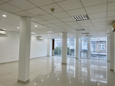 Cho thuê MBKD góc 2MT Cửu Long, P.15, Quận 10, ngang 20x8m, 2 Tầng, giá 55tr/tháng