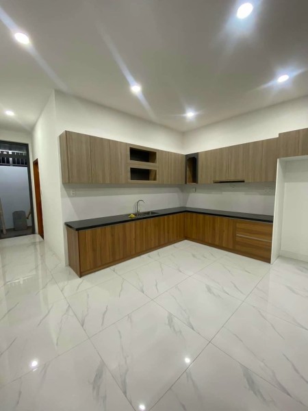 Nhà mới xây 1 trệt 1 lầu 3pn nội thất cơ bản liên hệ 0935137907