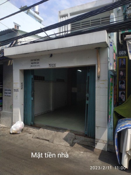 Nhà MT, 667 Đoàn Văn Bơ, q4. 3PN + PK rộng + Sân. DT 3.3×20m, 65m2, 3 phòng ngủ, 2 toilet