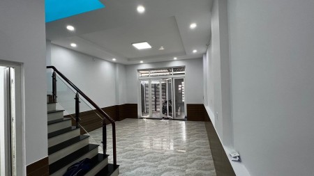 Nhà đẹp nguyên căn quận 2, rộng rãi, xe ô tô vào tận nhà, khu vực trung tâm