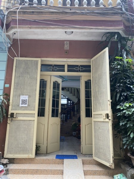 Tôi có nhà cũ 4 tầng, 7 phòng mặt ngõ ôtô Kim Ngưu cho thuê làm văn phòng, dạy học, GĐ, đi làm ở