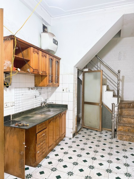 Tôi cho thuê nhà 4 tầng ngõ phố Huế, gần Vincom 3 phòng ngủ. Nóng lạnh, ở kết hợp kinh doanh Online