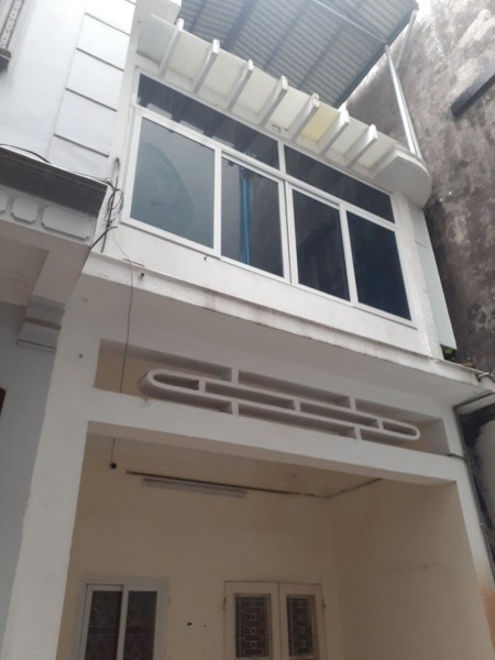 Cho thuê nhà 2 tầng rưỡi Tô Ngọc Vân, Tây Hồ dành cho hộ gia đình, gia đình có người già