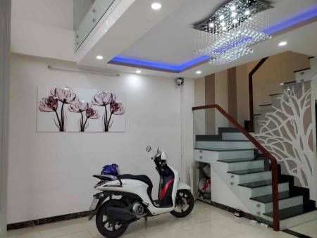 Cho thuê nhà HXH đường Hoàng Hoa Thám: Trệt 3 Lầu full ML