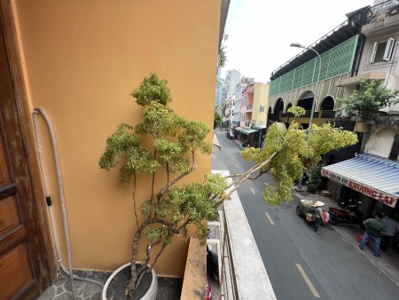 Cho thuê nhà nguyên căn Trung Tâm Q1 - Chợ Bến Thành . KD đa ngành .. 300m2