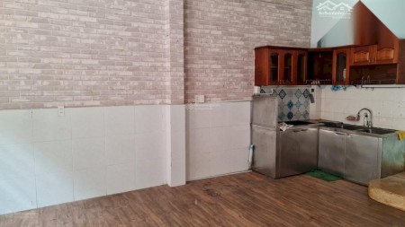 Cho thuê nhà Nguyên Căn Khu Cách Mạng Tháng 8, đg 3 Tháng 2, Ngang 5mx10m 14tr