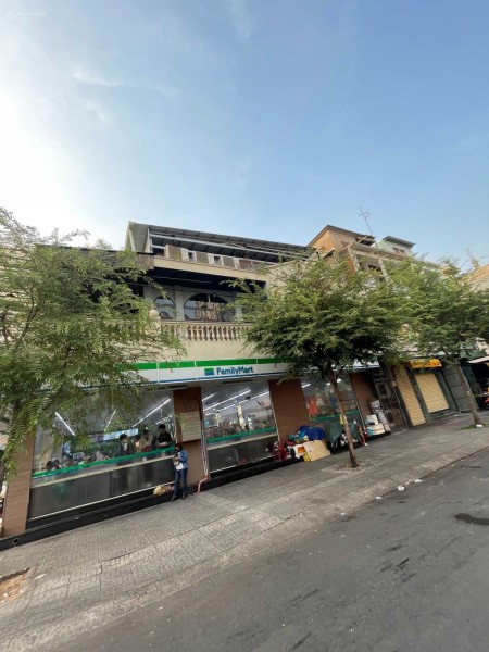 Cho thuê nhà 2 mặt tiền Cô Bắc với Nguyễn Khắc Nhu phường Cô Giang quận 1.