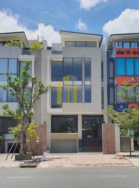 Villa Cho Thuê Đường Tạ Hiện - Hầm 3 Lầu Sàn Trống - Giá chỉ 35 Triệu