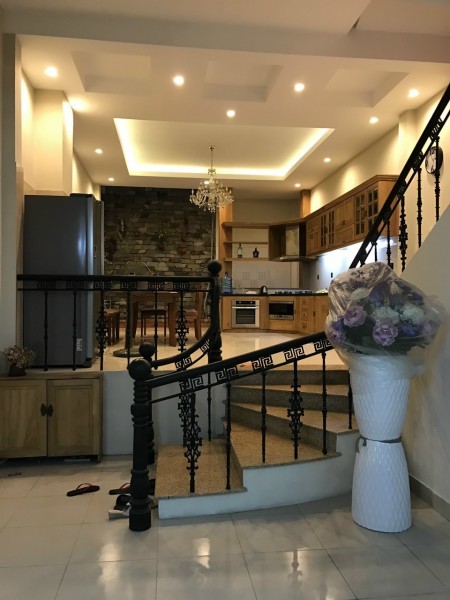 Cho thuê nhà khu Biệt thự Hồng Long - Trường Sơn- Huỳnh Lan Khanh, 5 x 20m, 4 lầu, đầy đủ nội thất