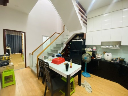 Nhà mặt tiền đường Tân Phú giá chỉ hơn chục củ. Nhanh tay rinh ngay siêu phẩm này nào !!!