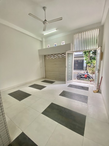 Cho thuê nhà khu Hoàng Quốc Việt. 1 Trệt + 2 Lầu, giá 17tr