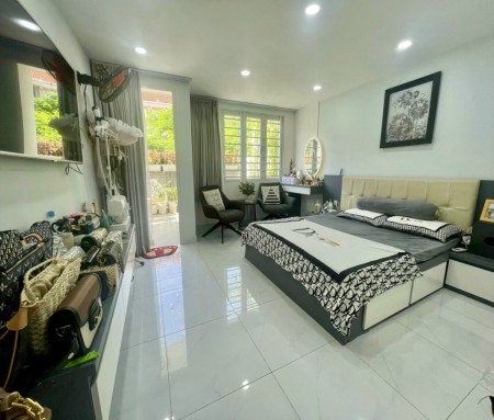 Cho thuê nhà nguyên căn 4 lầu mặt tiền 12m hẻm 60 Lâm Văn Bền Quận 7