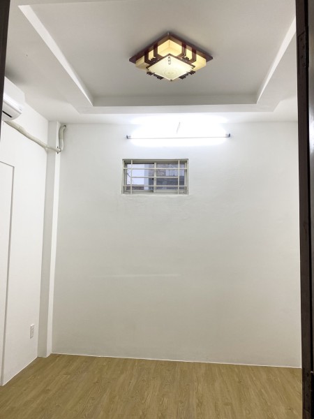 Cho thuê nhà nguyên căn đg Bàn Cờ, 1 trệt 1 lửng 2 lầu 2 St giá 22tr