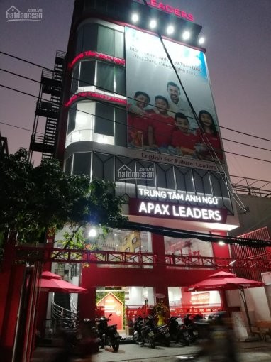 Cho thuê nhà 2 mặt tiền nguyên căn Cách Mạng Tháng 8, quận 3