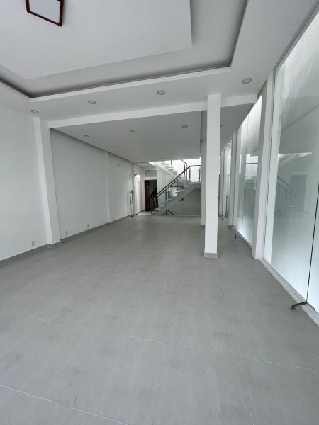 Cho thuê nhà mặt Tiền Phan Văn Trị: 6x26m Trệt 3 Lầu trống suốt: KD đa ngành