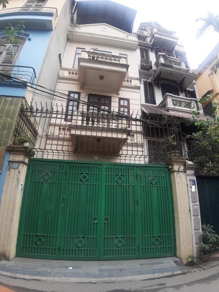 Cho thuê nhà nguyên căn ngõ 106 Hoàng Quốc Việt. Diện tích 75M x 4 tầng, ngõ rộng ô tô đi lại