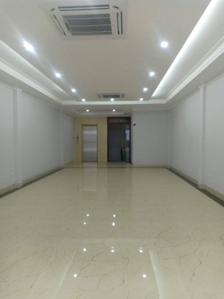 Cho thuê nhà mới xây ngõ 106 đường Hoàng Quốc Việt Diện tích 60m2 x 6 tầng 1 tum có Thang Máy