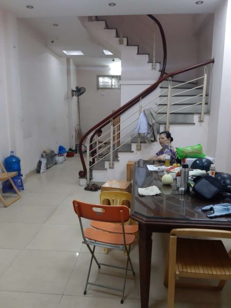 Cho thuê nhà nguyên căn ngõ 100 Hoàng Quốc Việt - Dt 50m2 x 4,5 tầng - 16 triệu/tháng