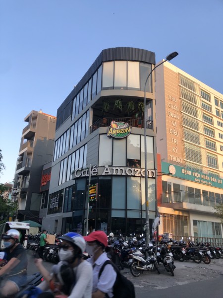 Cho thuê nhà góc 2 đường lớn kinh đô thời trang đường Nguyễn Trãi