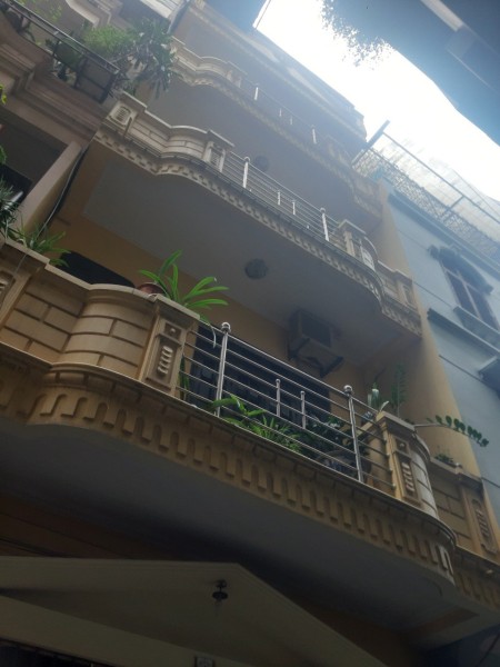 Cho thuê nhà ngõ 2 phố Phạm Tuấn Tài. Diện tích 50m2 x 4 tầng, ngõ ô tô đi lại