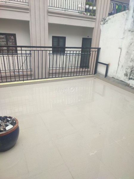 Cho thuê nhà mặt tiền chợ Hoàng Hoa Thám, nhà mới đẹp, 60m2, 4 phòng ngủ, 5 toilet