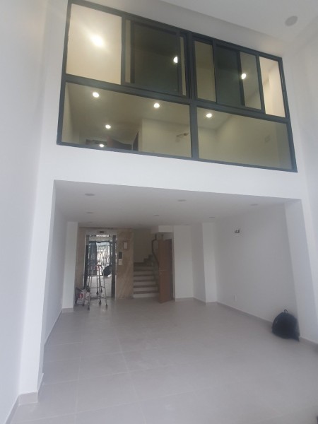 Cho thuê nhà mặt tiền đường Lê Hồng Phong Q10. Dt: 7.5x12m,1 trệt, 3 lầu.90tr/th. Lh 0932204185