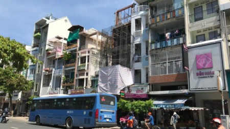 Cho thuê nhà MT đường Nguyễn Đình Chiểu Q3.4.3x12m,1 trệt,1 lửng,1 lầu.giá 40 tr/th Lh 0932204185