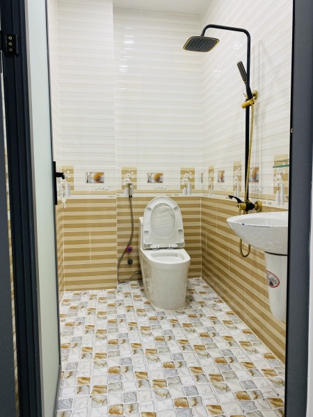 Cho thuê nhà nguyên căn 4.5x27m trệt 2 lầu sân thượng 45 triệu