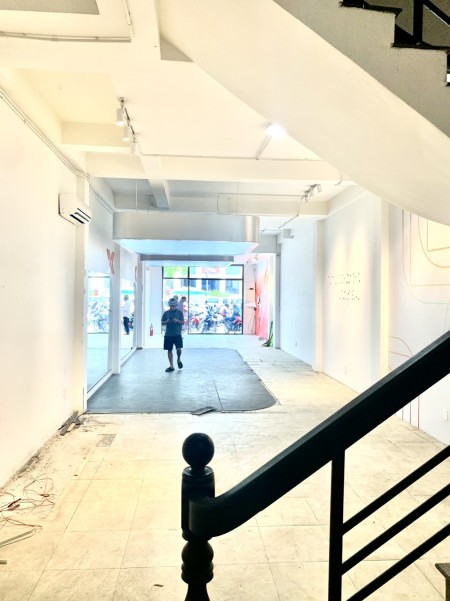 MT Cộng Hoà ngay LOTTE Mart 5x30m Trệt 3 Lầu: KD đa ngành