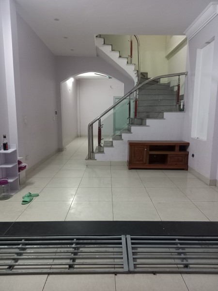 Cho thuê nhà khu dịch vụ Mậu Lương 3 tầng ô tô đỗ cửa., 50m2, 3 phòng ngủ, 3 toilet