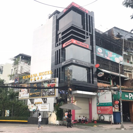 Cần cho thuê căn nhà nguyên căn với mặt tiền đường Trung tâm Quận 3., 300m2, 6 phòng ngủ, 5 toilet