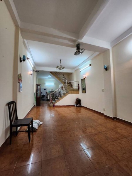 Cho thuê nhà mặt tiền thụt Điện Biên Phủ,3 tầng 4PN giá 17tr