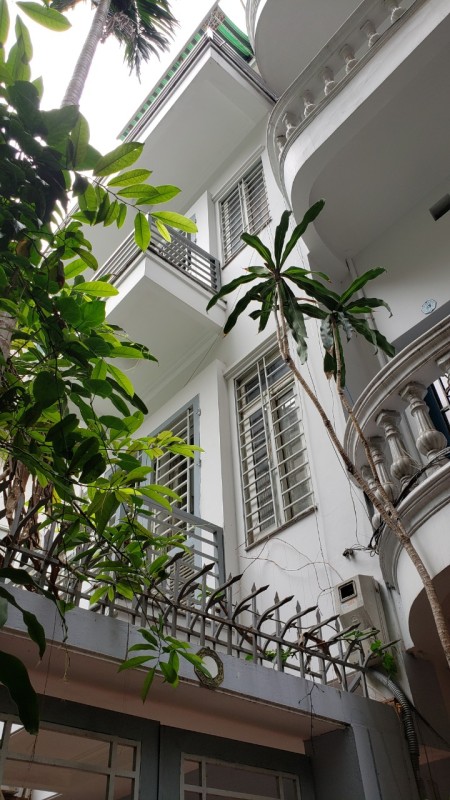 Gia đình cho thuê nhà 4 tầng 60m2 Kim Mã có 4 pn, nhà mới full nội thất, giá 19tr