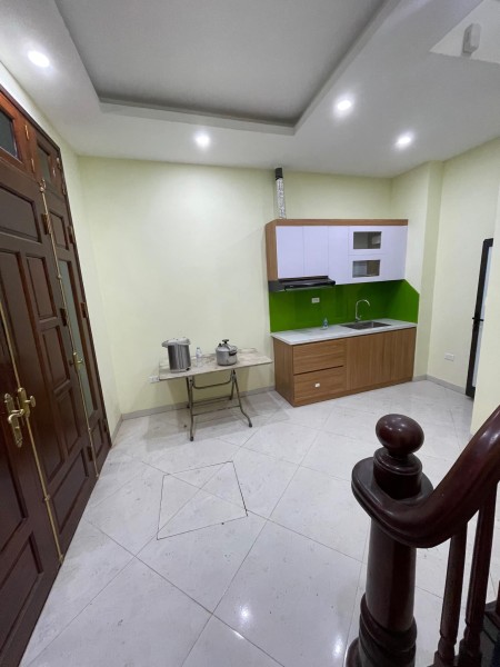 Cho thuê nhà 3,5 tầng 266 Ngọc Thụy. DT 43M2, 3 ngủ, vệ sinh khép kín từng tầng, nhà đẹp, giá 8,5tr